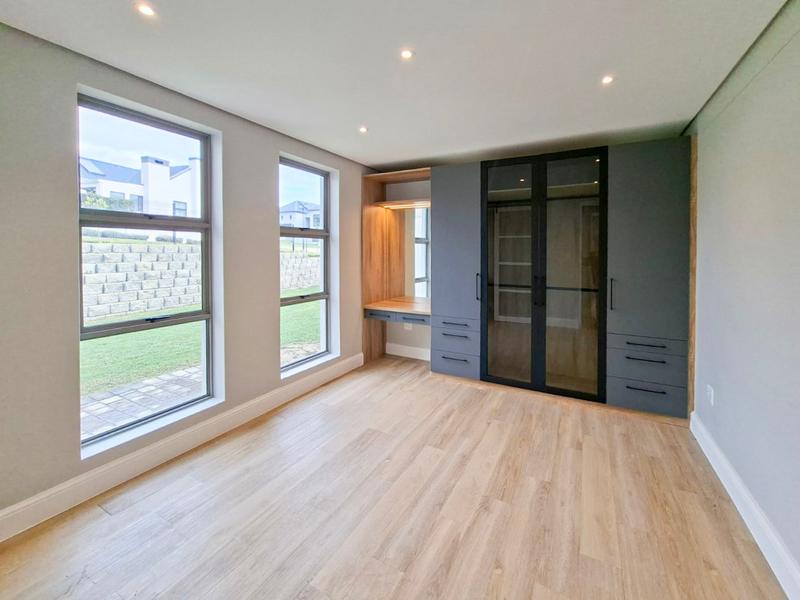 4 Bedroom Property for Sale in Kingswood Golf Estate Western Cape